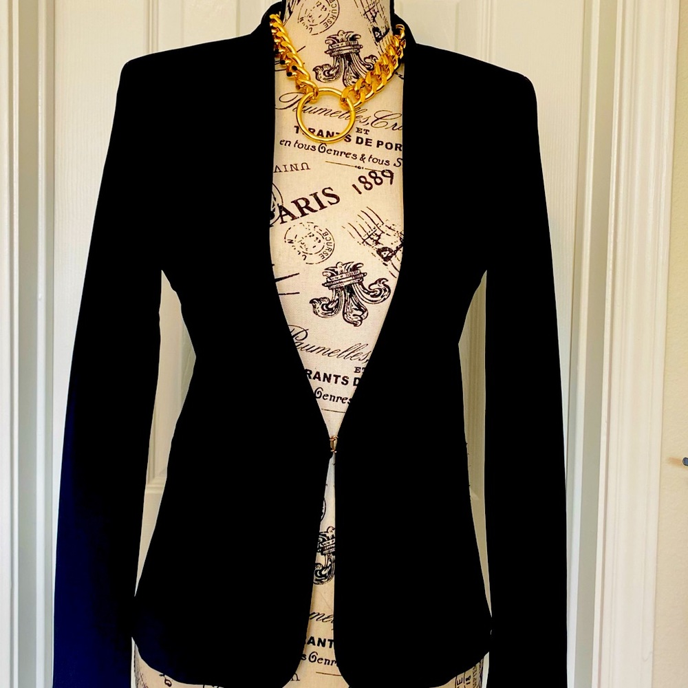 Slim black blazer